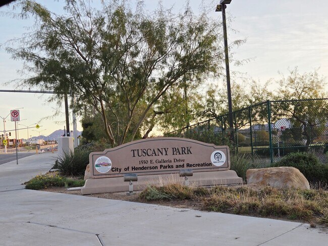 Building Photo - BEAUTIFUL 3BD/2BA WITH MANY UPGRADES!