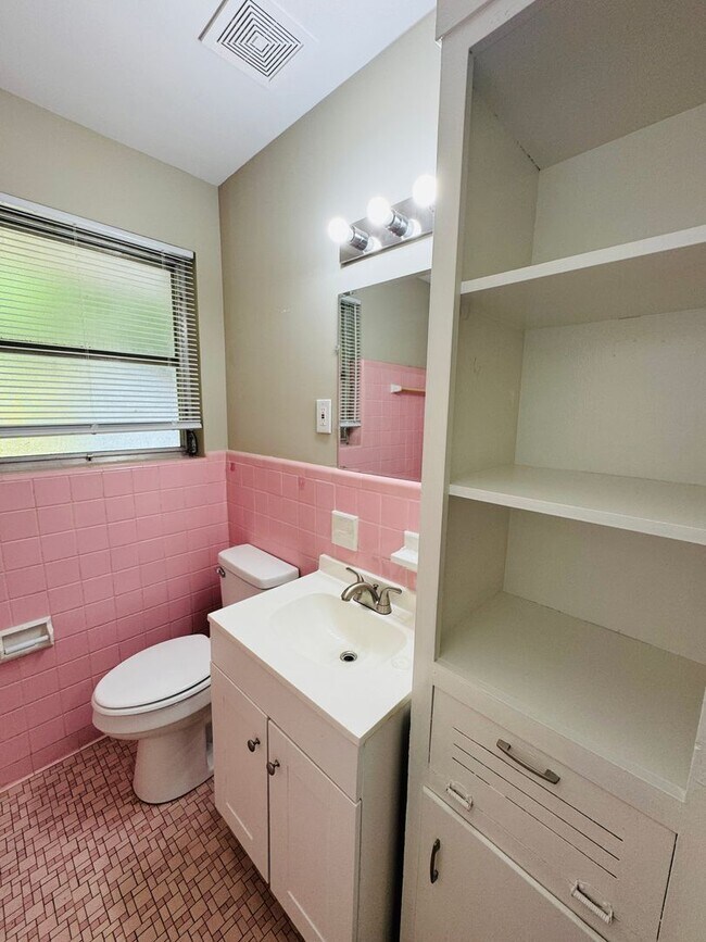 Building Photo - This Adorable 3 Bedroom is READY FOR MOVE IN!
