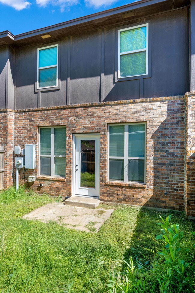 Building Photo - 14 NE 7th St