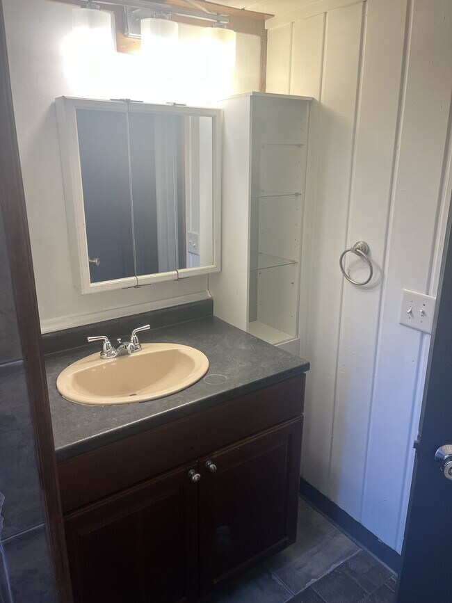 Building Photo - 2806 Madonna Dr