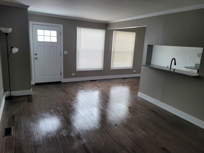 Building Photo - 362 Farmingdale Cir
