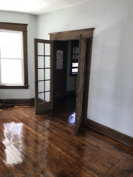 Building Photo - 639 Morris St