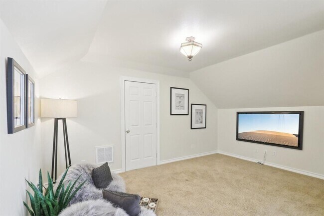 Building Photo - 294 Logan Ranch Rd