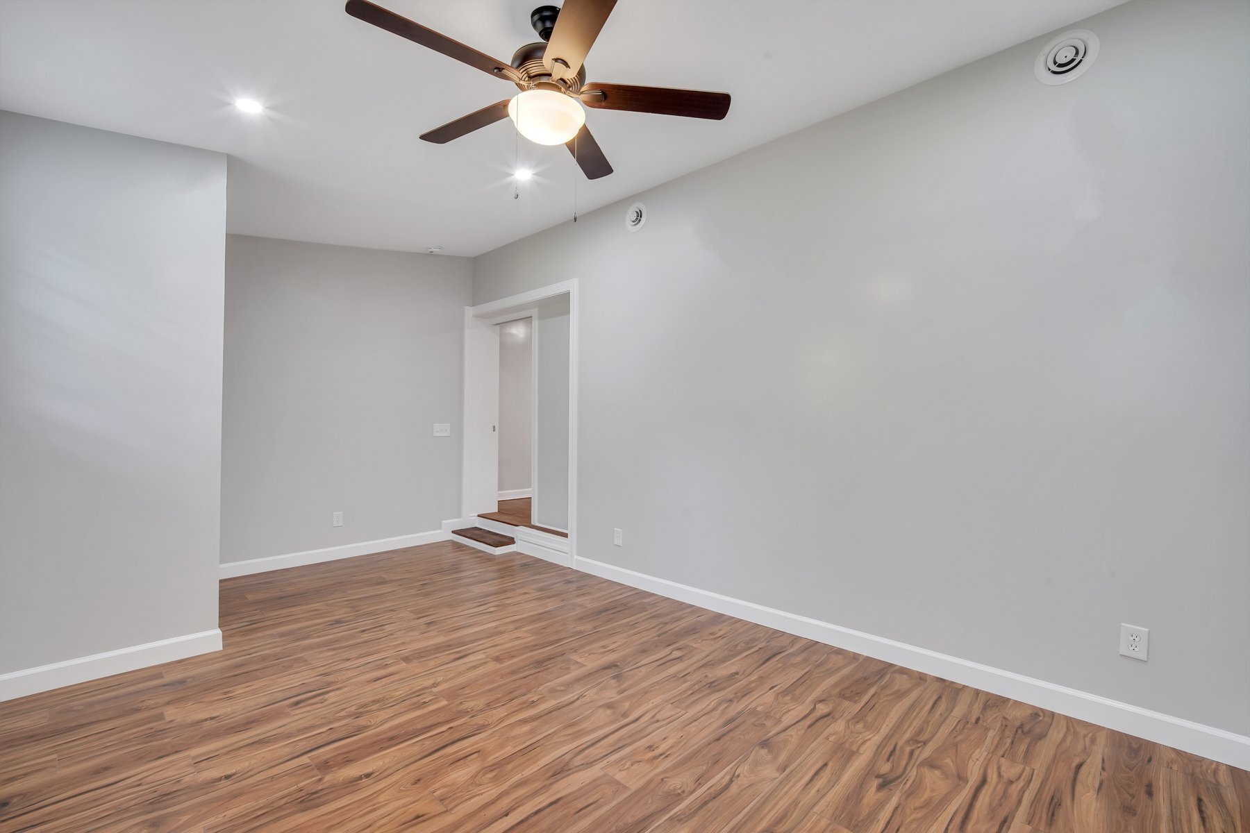 Building Photo - 415 E 65th St