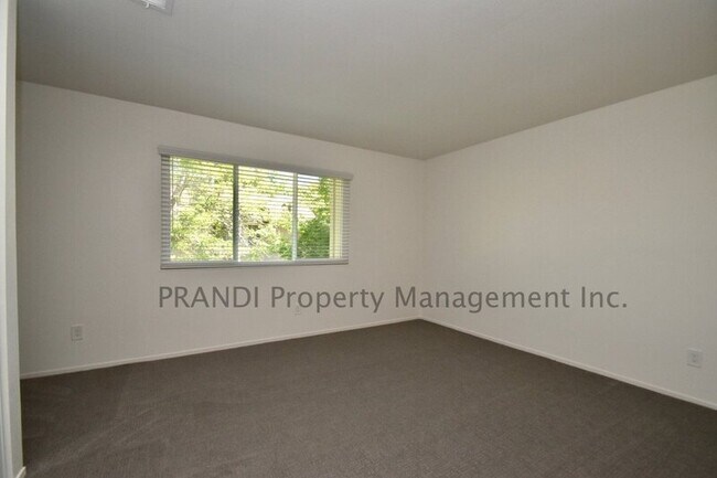 Building Photo - 110A Oliva Ct