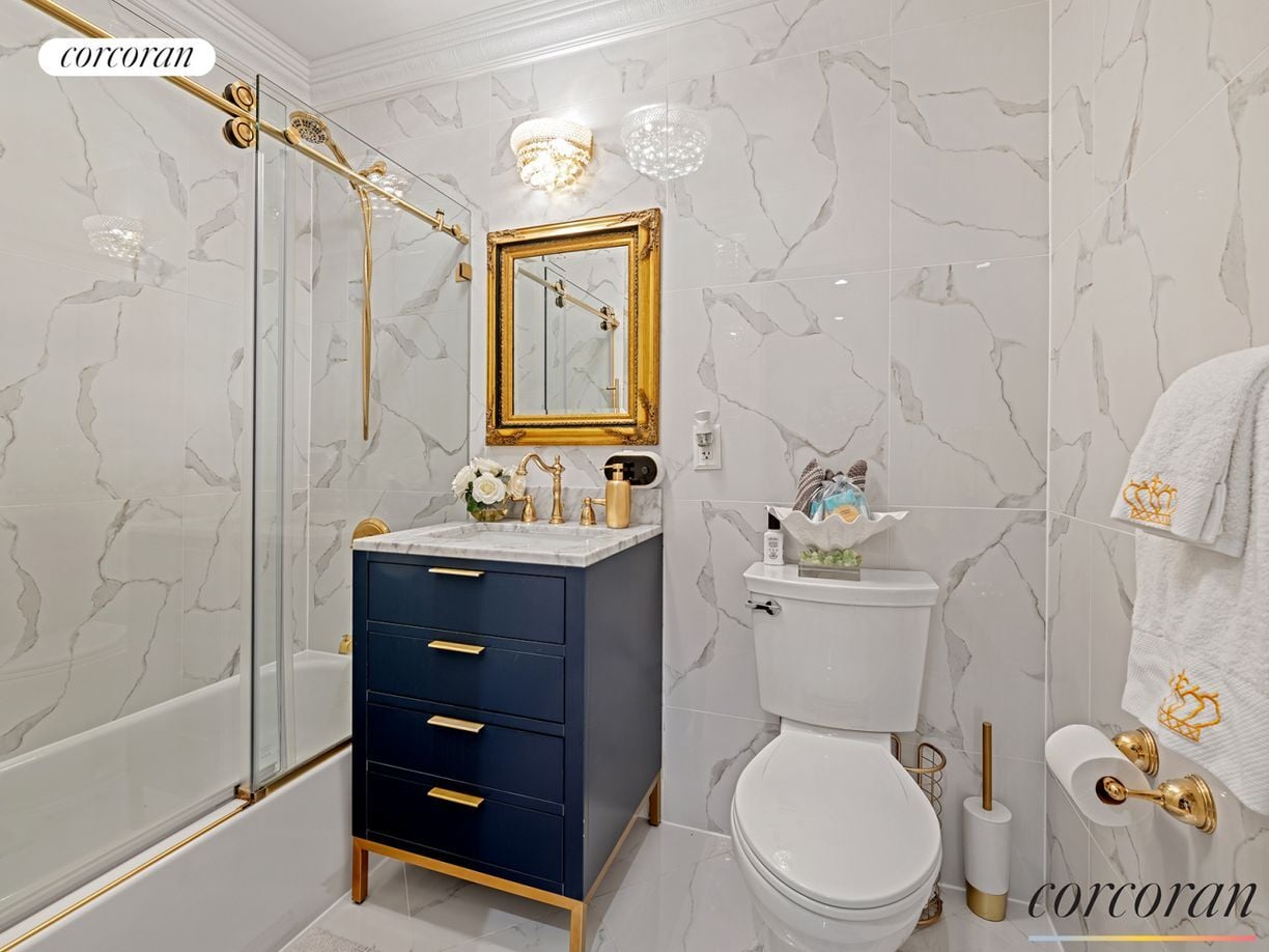 Building Photo - 328A Hart St