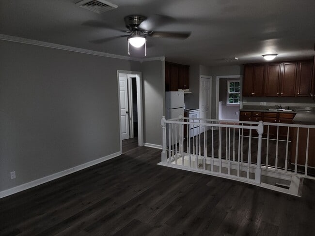 Building Photo - Spacious 5 Bedroom Home with Spectacular L...