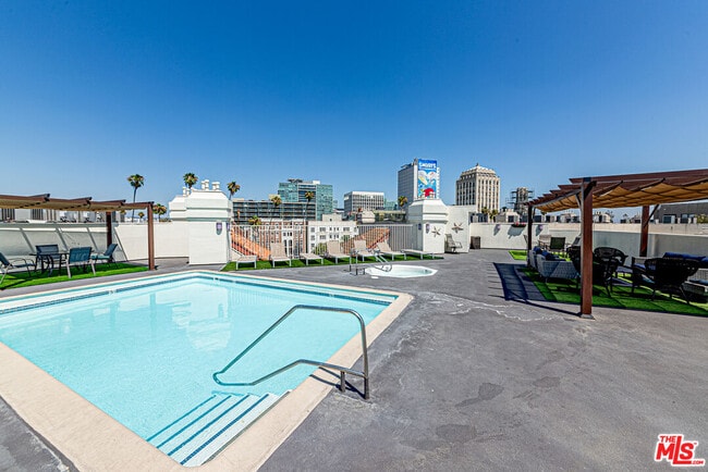 Building Photo - 620 S Gramercy Pl