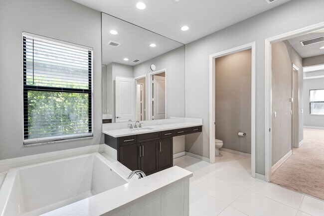 Building Photo - ** STONECREEK ** 3 BED + DEN / 3.5 BATH - ...