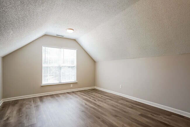 Building Photo - 204 Yellow Jasmine Path