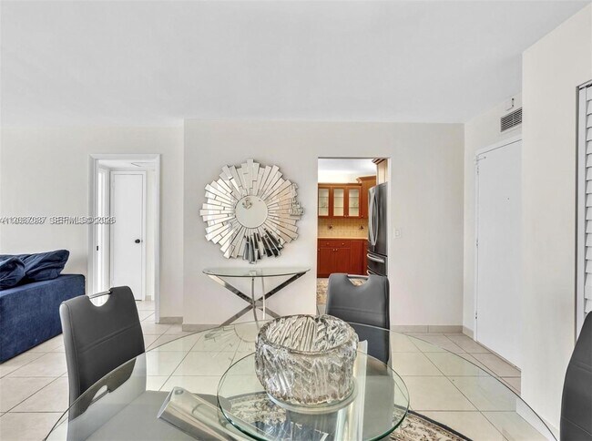 Building Photo - 3140 S Ocean Dr