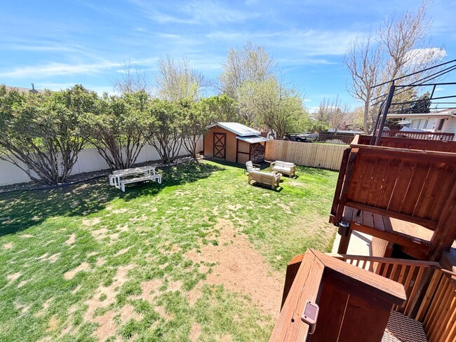 Building Photo - Beautiful Spacious Fox Farm Home