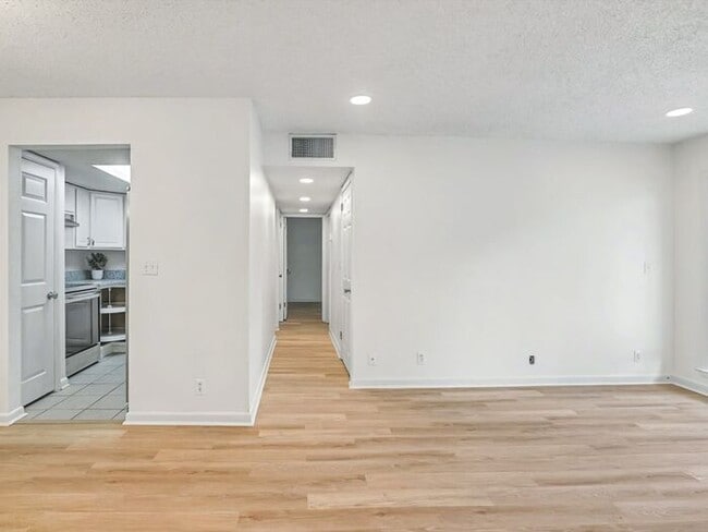 Building Photo - Lovely 2BR Condo Near Percy Warner Park – ...