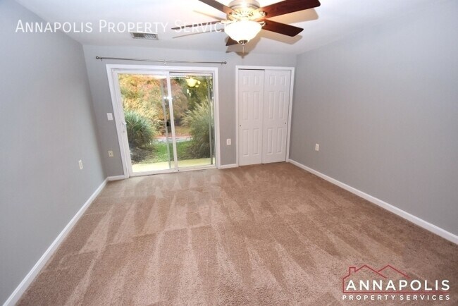 Building Photo - 1121 Lake Heron Dr