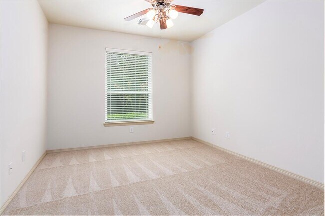 Building Photo - 62 S Longsford Cir