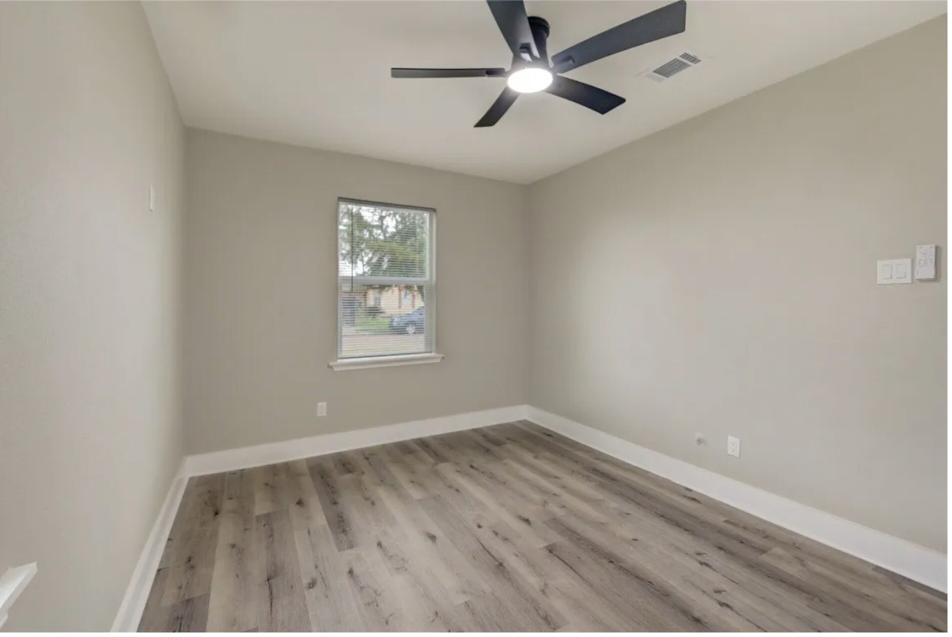 Building Photo - 6603 Narcissus St