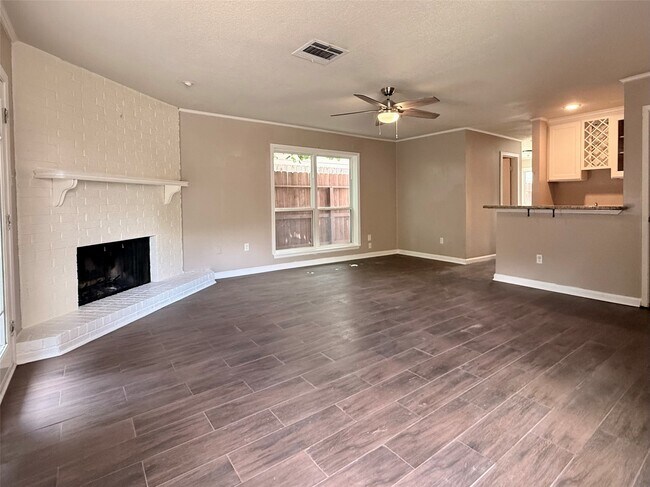 Building Photo - 2517 Bering Dr