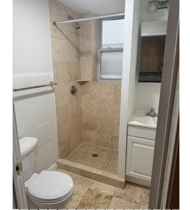 Building Photo - 220 Hanover St