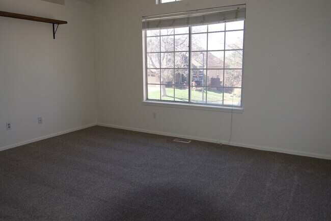 Building Photo - 4844 N Wildflowers Way