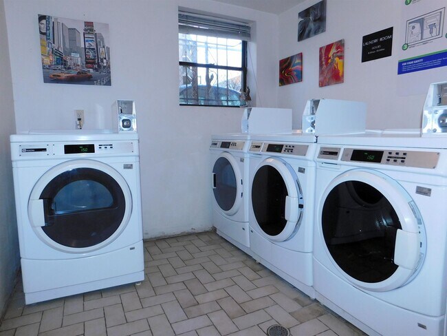 Building Photo - 4905 PARK Ave