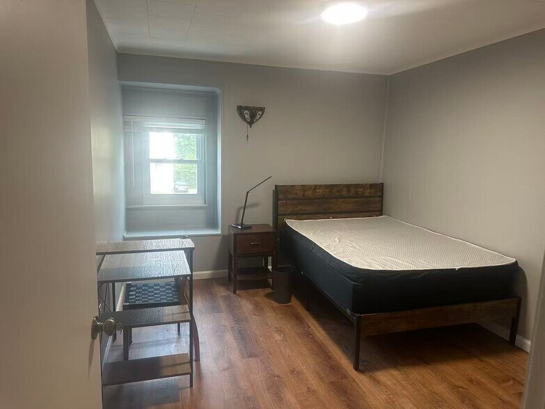 Building Photo - 3215 Dawson St