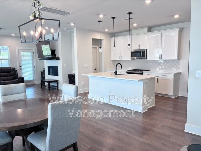 Building Photo - 2033 Florine Dr