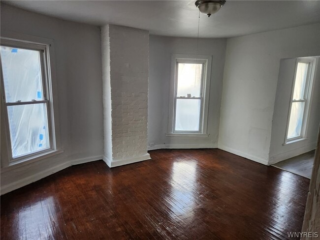 Building Photo - 325 Breckenridge St