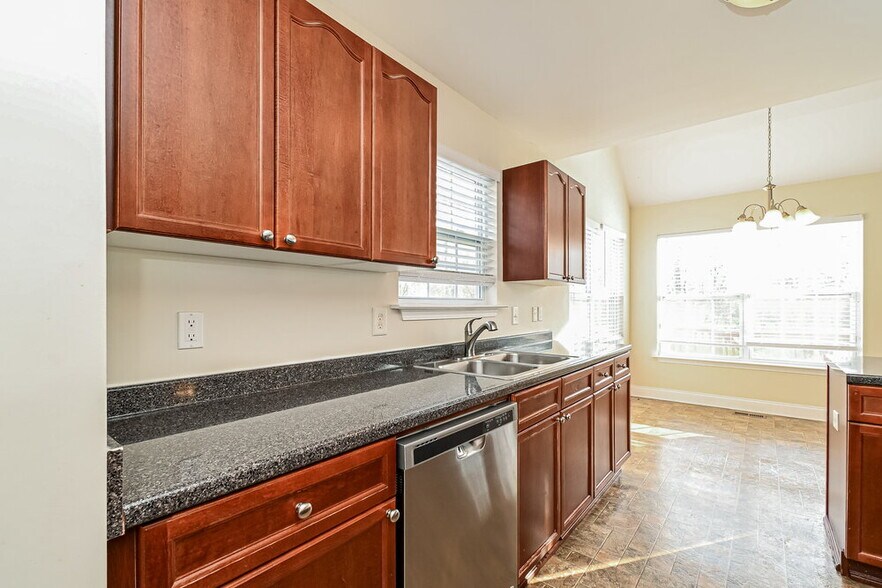 Building Photo - 1565 Bridgecrest Dr
