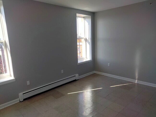 Building Photo - 588-612 E Main St