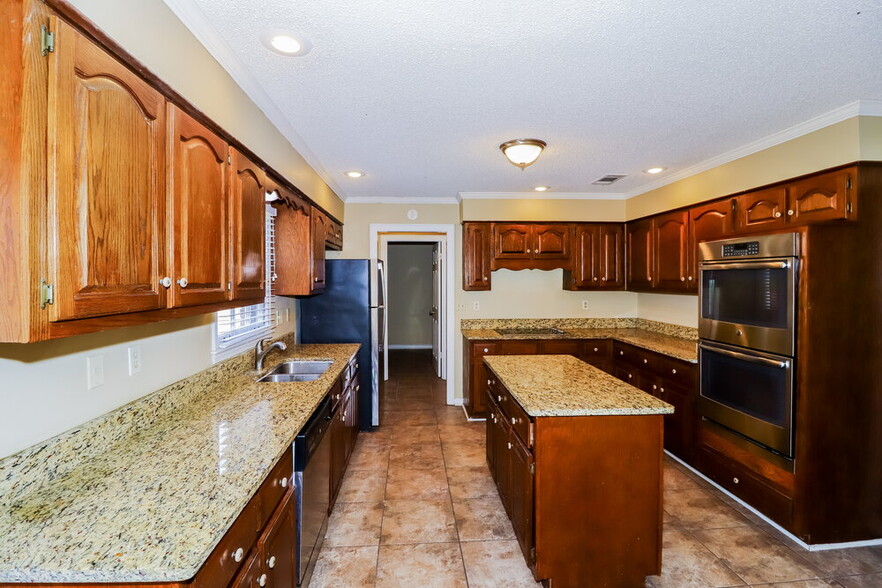 Building Photo - 9350 Morning Grove Cove