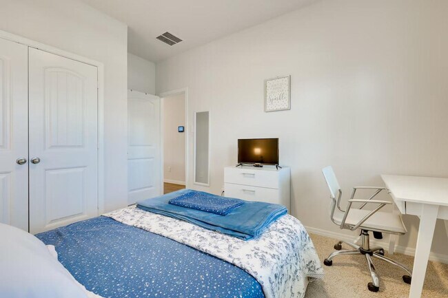 Building Photo - 145 Greenbelt Reservoir Pass