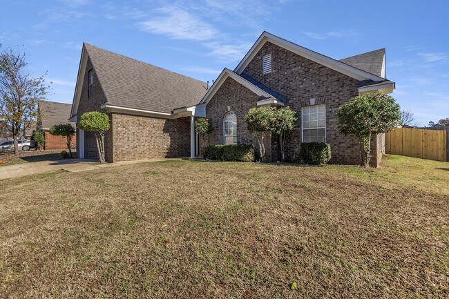 Building Photo - 8334 Manhatten Dr