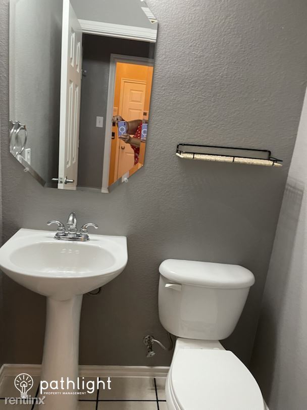 Building Photo - 4 br, 2.5 bath House - 2136 Priscella Driv...