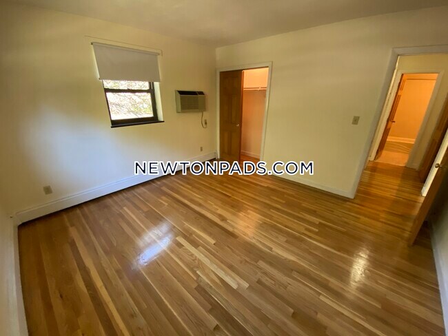 Building Photo - 276 Grove St