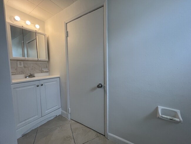 Building Photo - 3620 NW 35th Ave