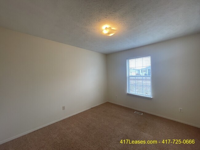 Building Photo - 1849 W Farm Rd 102