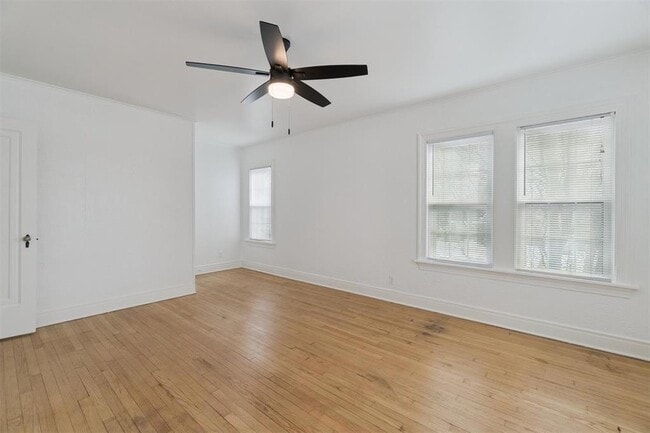 Building Photo - 1905 N Brauer Ave