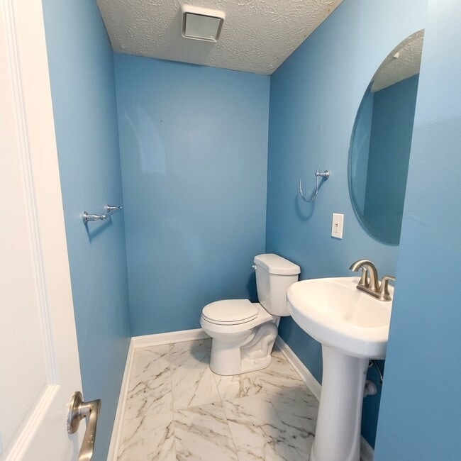 Building Photo - 594 Cascade Way