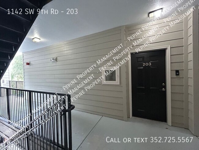 Building Photo - 1142 SW 9th Rd