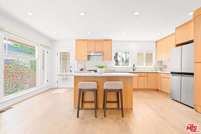 Building Photo - 1107 S St Andrews Pl