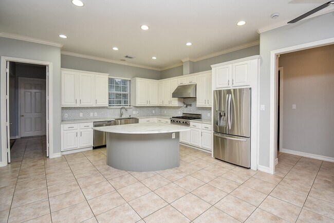 Building Photo - 7902 Silent Forest Dr