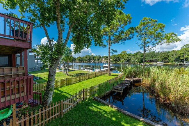 Building Photo - 200 White St