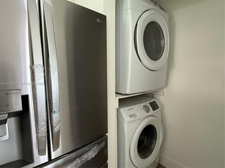 Building Photo - 15749 Woodgate Ct