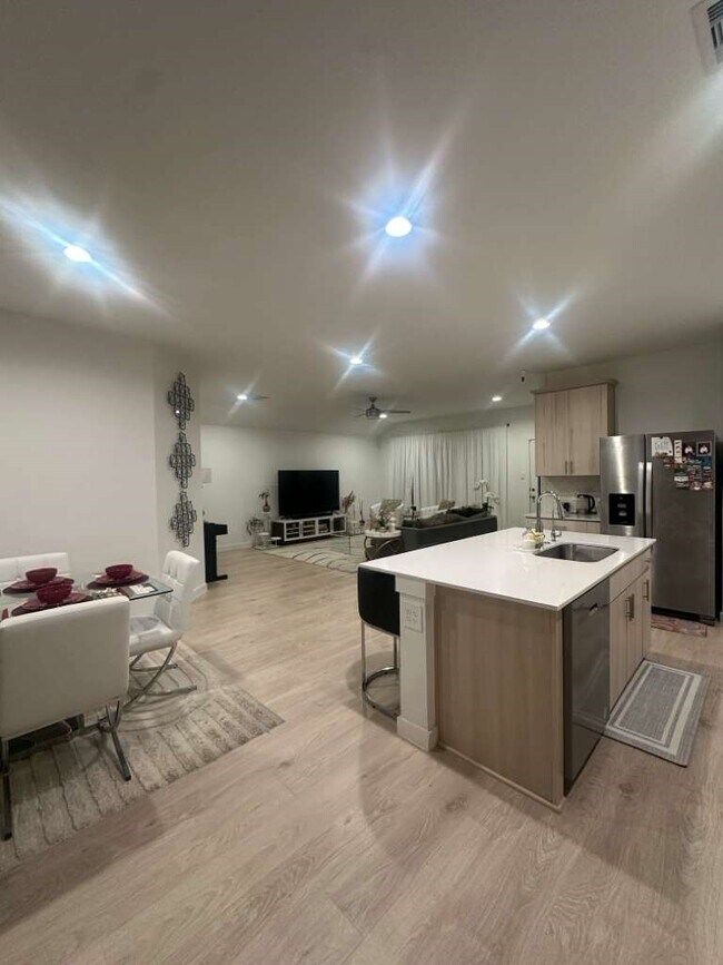 Building Photo - 2908 Misty Elm Ln