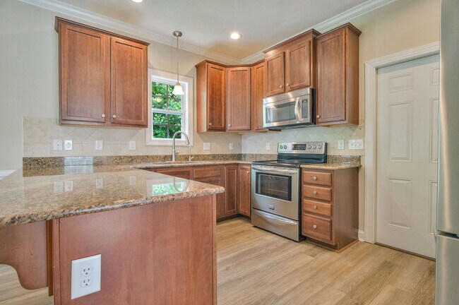 Building Photo - 107 McKinnon Pl