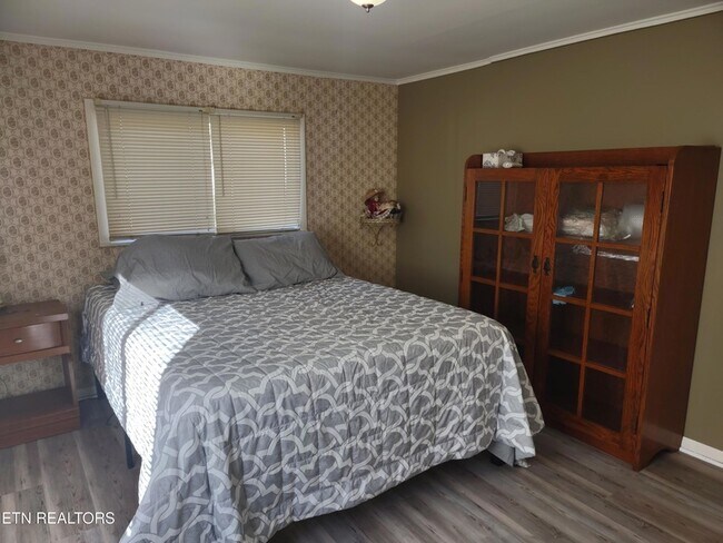 Building Photo - 757 W Outer Dr