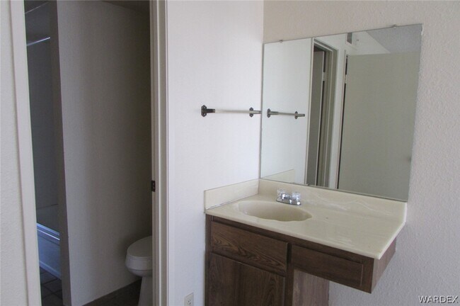 Building Photo - 1085 Chaparral Dr