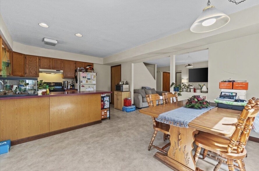 Kitchen - 216 Grey Birch Dr