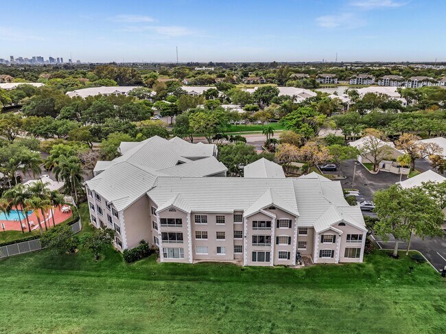 Building Photo - 2881 N Oakland Forest Dr