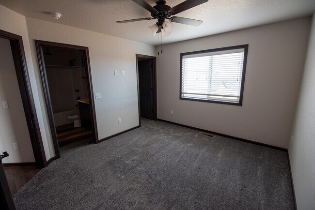 Building Photo - 1240 Kodiak Dr
